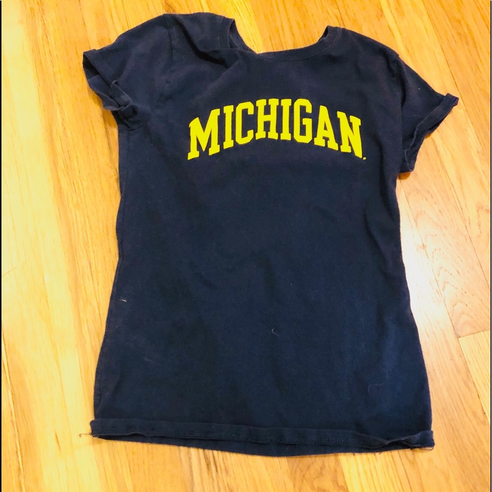University of Michigan Girls Sz Small T-shirt